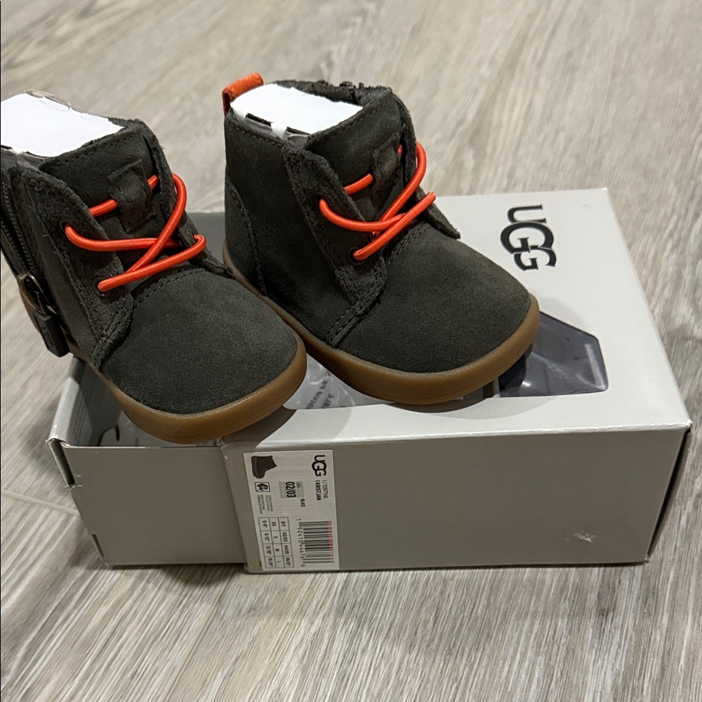 UGG Kids Boots - Dark Gray with Bright Orange Laces